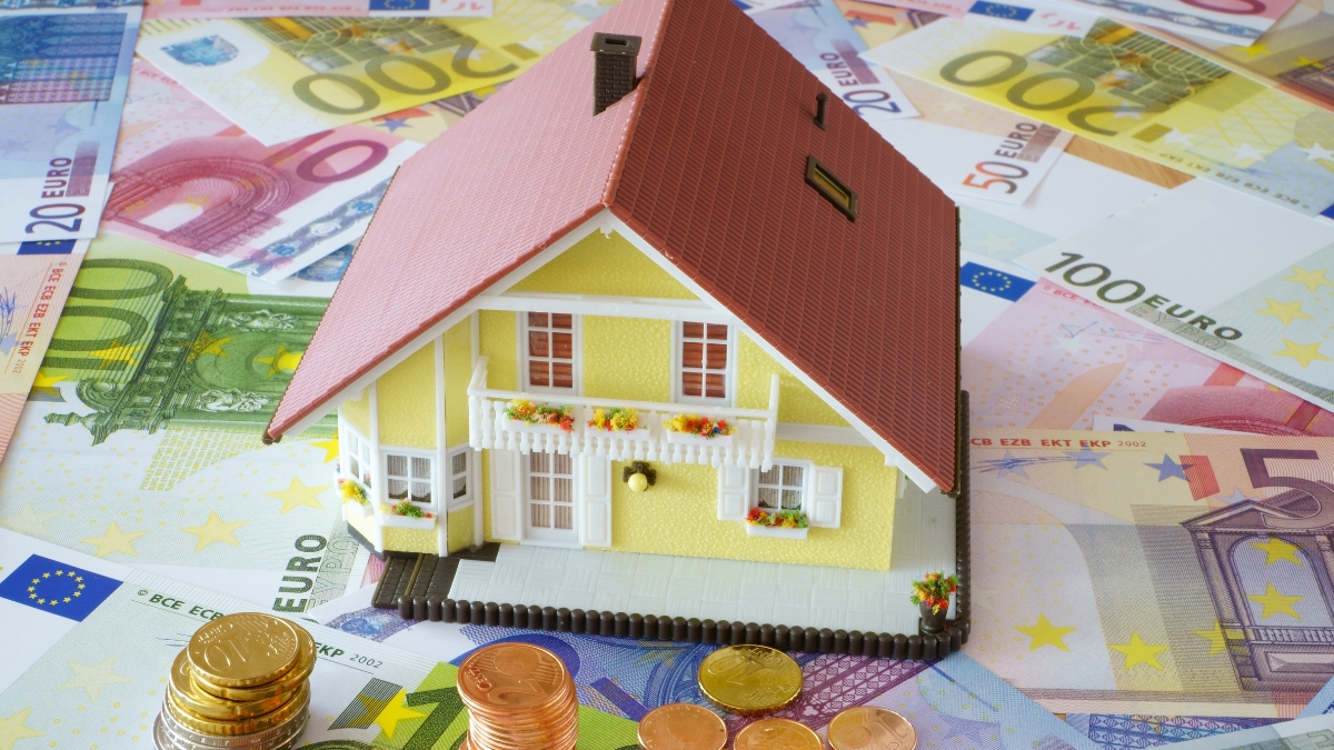 7 Money Moves Every Stay-At-Home Mom Should Make 7 Money Moves Every Stay-At-Home Mom Should Make