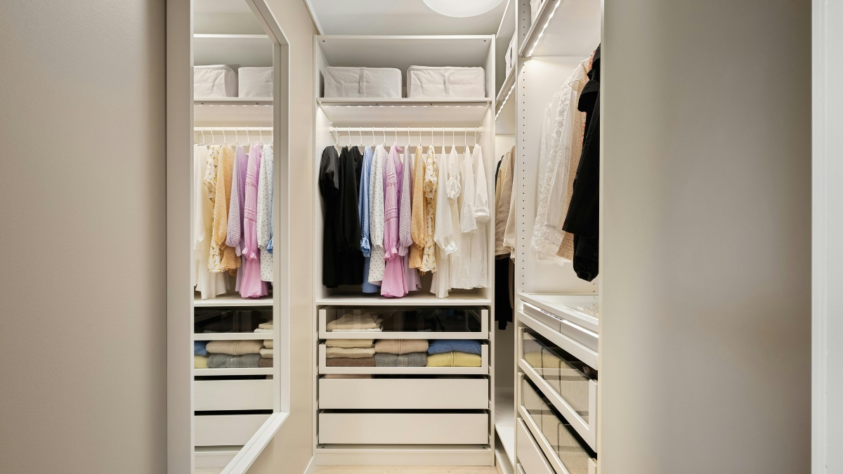Capsule Wardrobe 2026: Build a Closet You'll Actually Love Capsule Wardrobe 2026: Build a Closet You