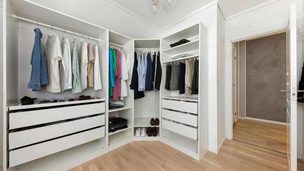 capsule wardrobe planner journal before you buy 5