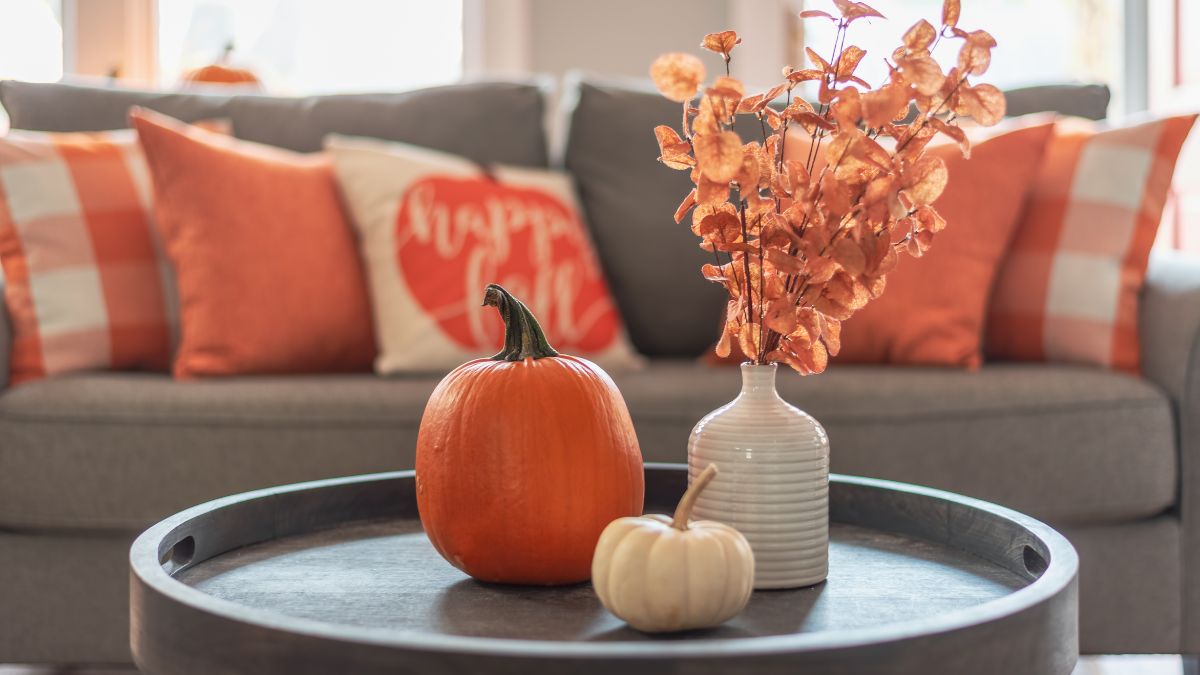 cozy holiday hosting decor ideas 9