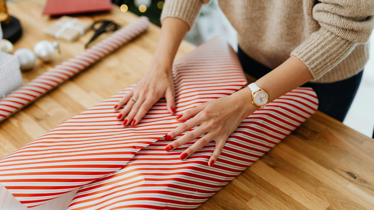The Prettiest DIY Gift Wrapping Ideas Using Printable Art diy gift wrapping ideas 7