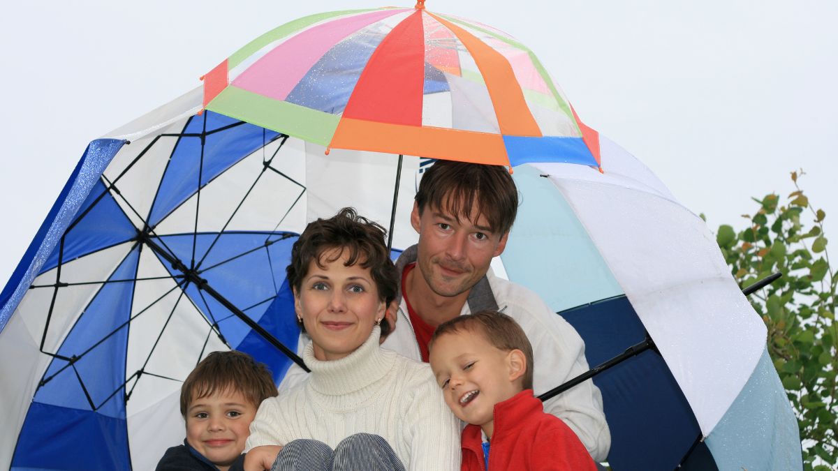The Ultimate Rainy-Day Activity Guide for Families Who Are Tired of Screens rainy day activities for families 4