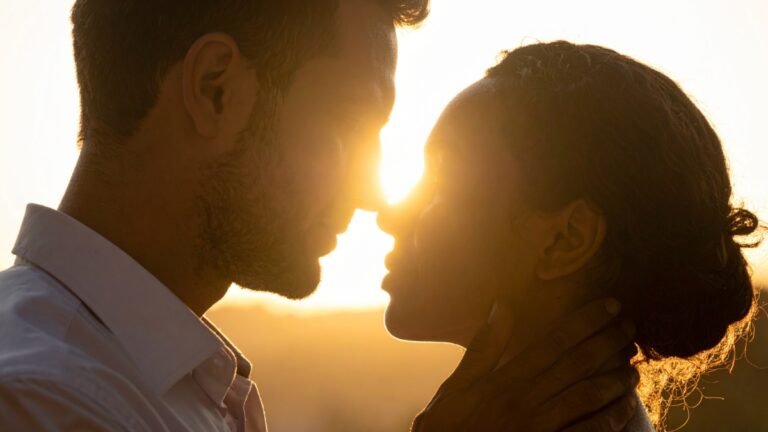 7 Healthy Relationship Habits That Strengthen Emotional and Physical Intimacy