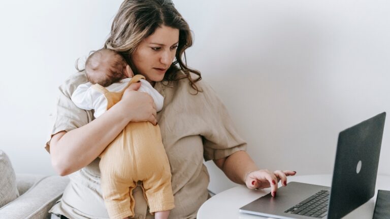 Side Hustles for Stay-At-Home Moms With No Money to Start